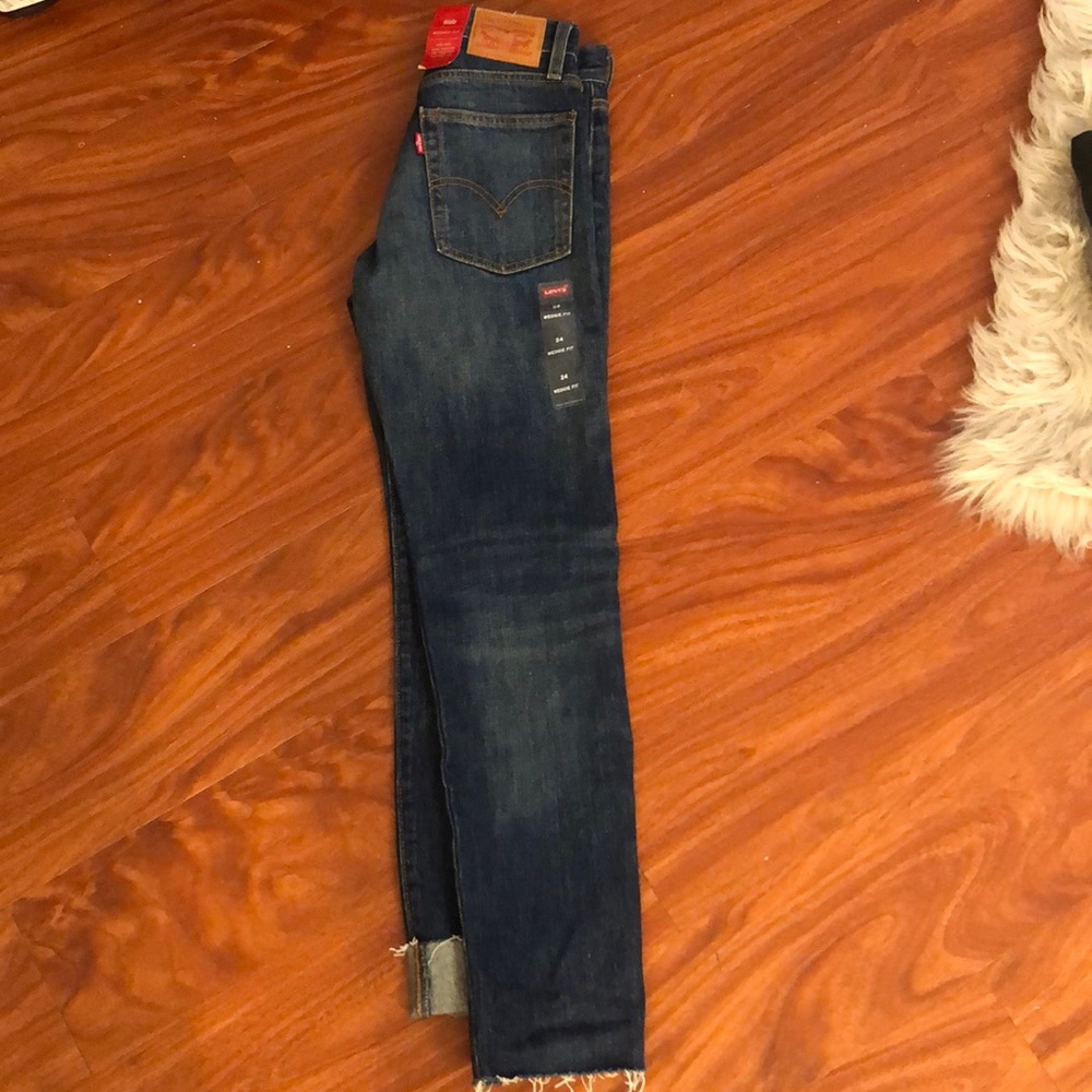 Bnwt Levi wedgie fit Jeans 24